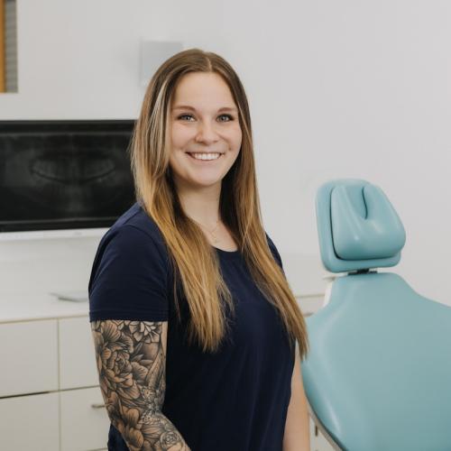 Hazal Yezil -  fortgebildete Zahnmedizinische Fachangestellte in der Zahnarztpraxis Helmut Pongratz in Deggendorf